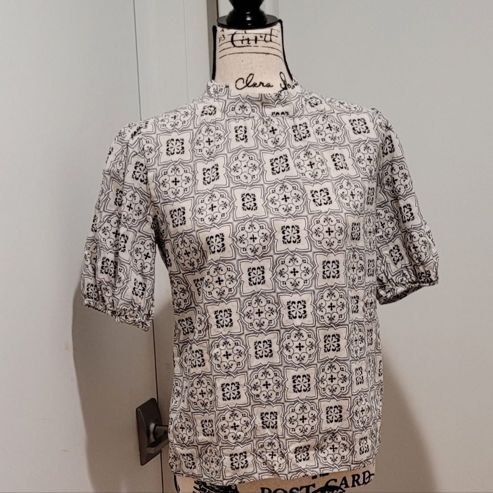 Ann Taylor Lightweight Patterned Neutral Blouse Top- Small